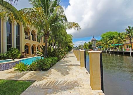 Las Olas Isles Vacation Rental Villa