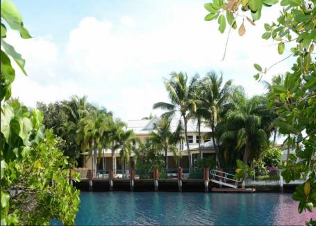Las Olas Isles Vacation Rental Villa