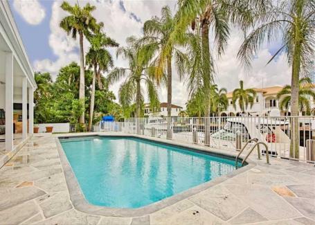 Las Olas Isles Vacation Rental Villa