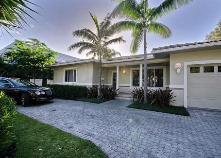 Las Olas Isles Vacation Rental House