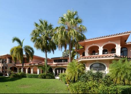 Las Olas Isles Vacation Rental Villa