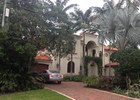 Las Olas Isles Vacation Rental Villa