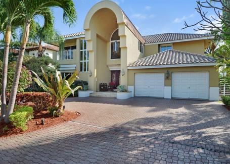 Las Olas Isles Vacation Rental House